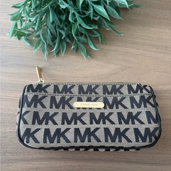 Michael Kors Jet Set Travel Pouch - Black And Grey - Picture 1 of 11